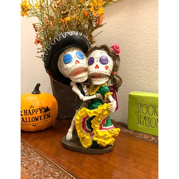 👺 HALLOWEEN GOTHIC DAY OF THE DEAD FLAMENCO DANCERS CATRIN & CATRINA FIGURINES - Picture 1 of 11